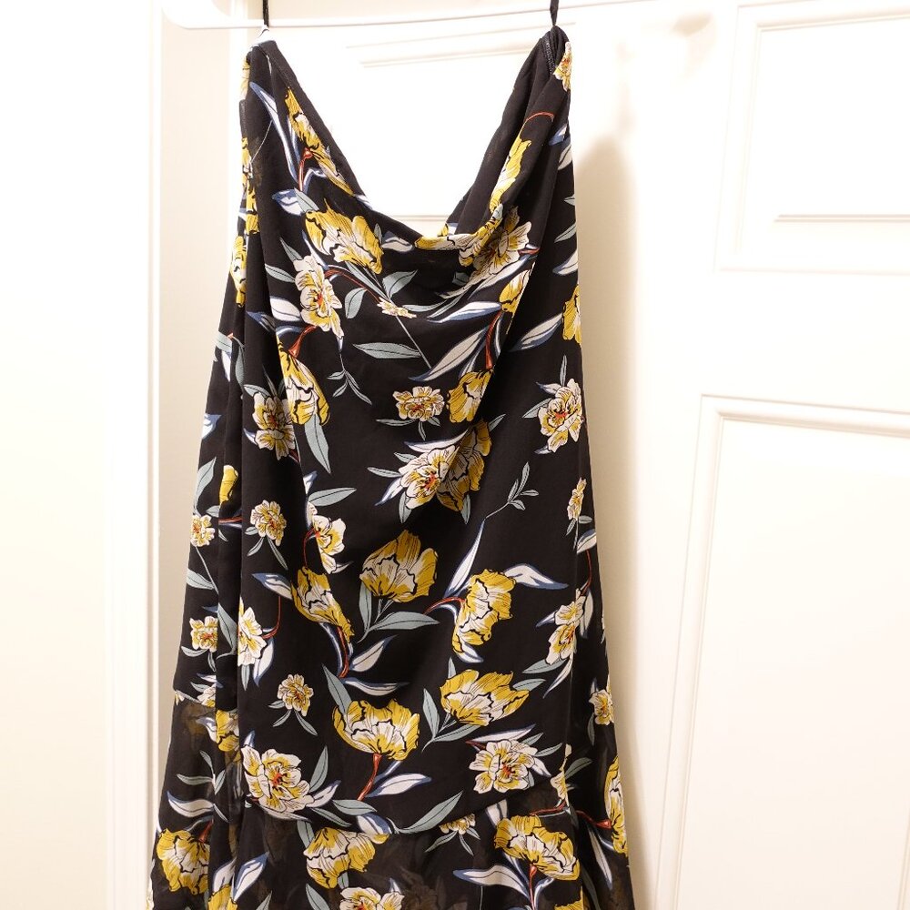 Pretty Tronjoy floral skirt. Size XL. 100% polyester